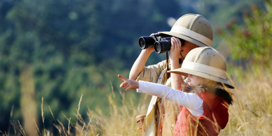 Kinder auf Wandersafari