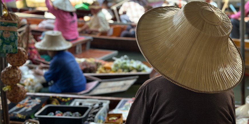 Schwimmender Markt außerhalb von Bangkok, Thailand