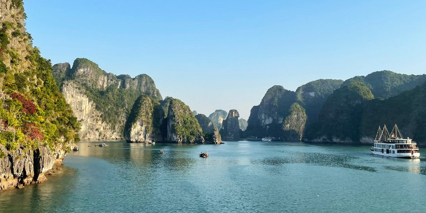 Blick auf die Ha Long-Bucht im März