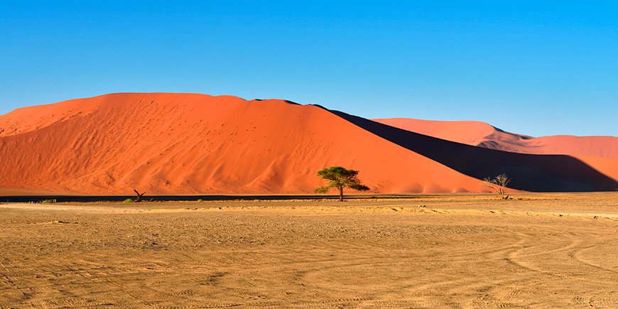 Sonniger Tag am Sossuvlei in Namibia