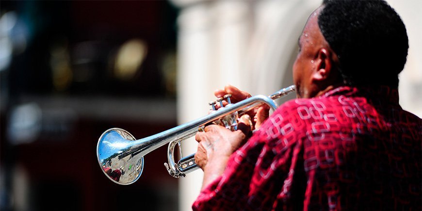 Trompete spielender Mann in New Orleans