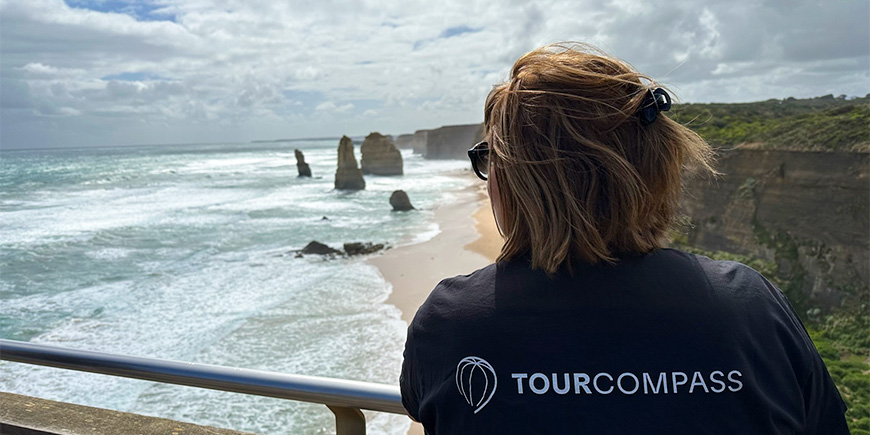 TourCompass-Mitarbeiter auf der Great Ocean Road in Australien